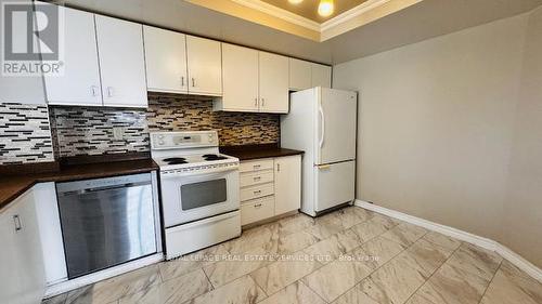 1901 - 8 Lisa Street, Brampton, ON - Indoor Photo Showing Kitchen