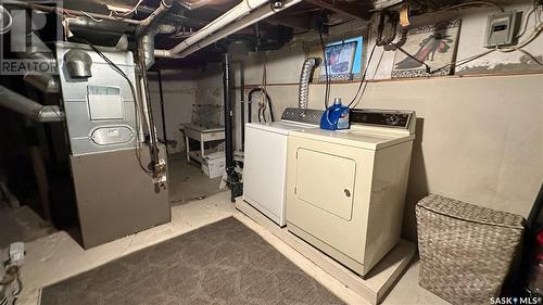 2525 Atkinson Street, Regina, SK - Indoor Photo Showing Laundry Room