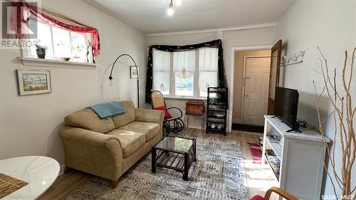 2525 Atkinson Street, Regina, SK - Indoor Photo Showing Living Room