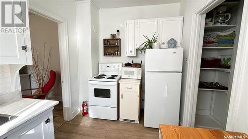 2525 Atkinson Street, Regina, SK - Indoor Photo Showing Kitchen