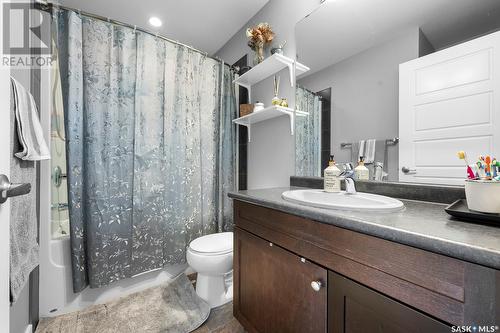 5689 Pearsall Crescent, Regina, SK - Indoor Photo Showing Bathroom