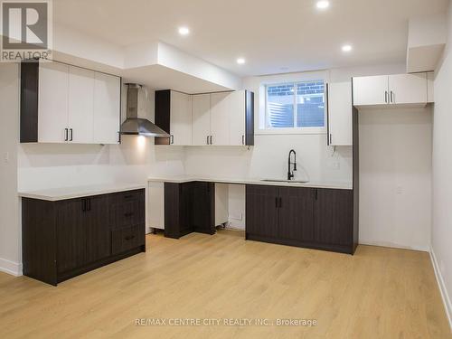 3402 Brushland Crescent, London, ON - Indoor Photo Showing Kitchen