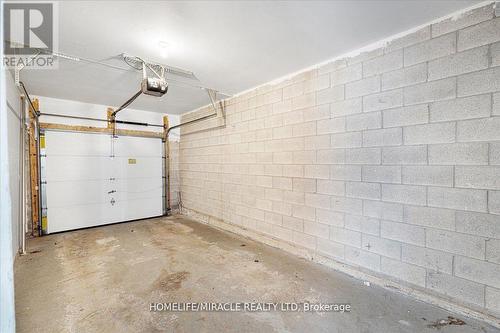 455 Comiskey Crescent, Mississauga, ON - Indoor Photo Showing Garage