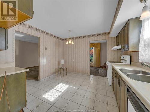 2977 Forest Glade Drive, Windsor, ON - Indoor Photo Showing Kitchen With Double Sink