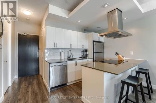 2333 - 165 Legion Road, Toronto, ON - Indoor Photo Showing Kitchen