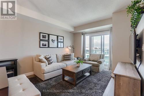 2333 - 165 Legion Road, Toronto, ON - Indoor Photo Showing Living Room