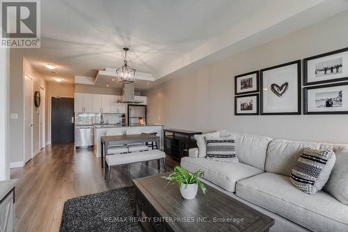 2333 - 165 Legion Road, Toronto, ON - Indoor Photo Showing Living Room