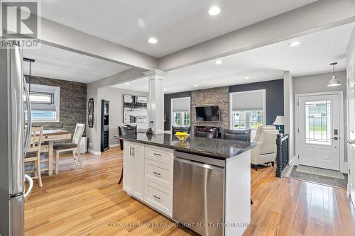 76 Sanders Street W, South Huron (Exeter), ON - Indoor Photo Showing Kitchen