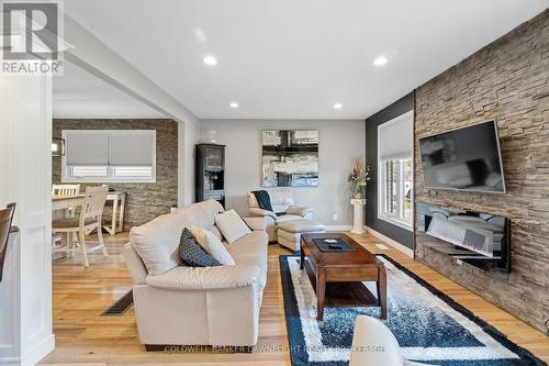 76 Sanders Street W, South Huron (Exeter), ON - Indoor Photo Showing Living Room