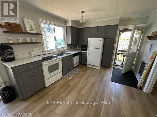 264 Goderich Street, Kincardine, ON - Indoor Photo Showing Kitchen With Double Sink