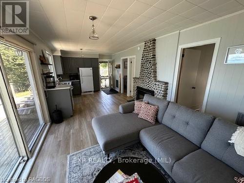 264 Goderich Street, Kincardine, ON - Indoor Photo Showing Living Room