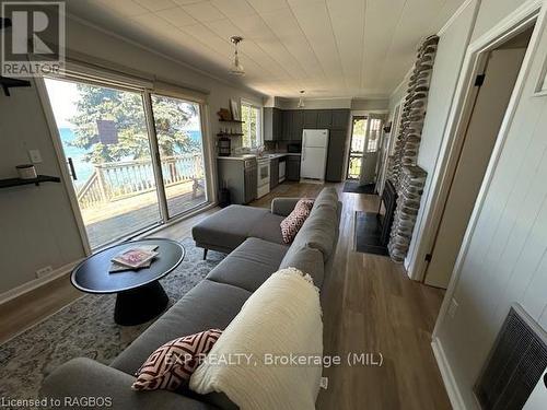 264 Goderich Street, Kincardine, ON - Indoor Photo Showing Living Room