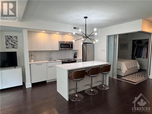 108 Richmond Road Unit#107, Ottawa, ON - Indoor Photo Showing Kitchen