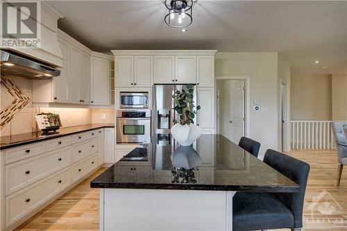 99 Muirfield Court, Pakenham, ON - Indoor Photo Showing Kitchen With Upgraded Kitchen