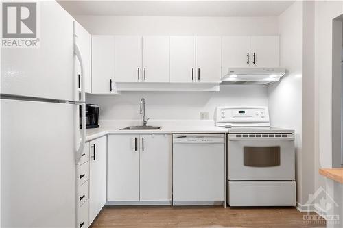 309 Cumberland Street Unit#502, Ottawa, ON - Indoor Photo Showing Kitchen