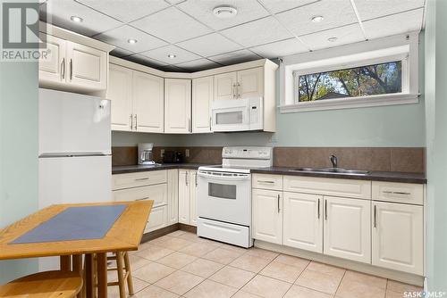 102 Macmurchy Avenue, Regina Beach, SK - Indoor Photo Showing Kitchen With Double Sink