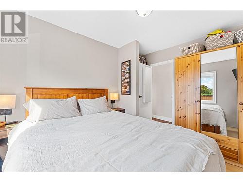 2990 Mcculloch Road, Kelowna, BC - Indoor Photo Showing Bedroom