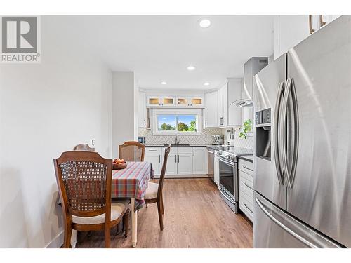 2990 Mcculloch Road, Kelowna, BC - Indoor Photo Showing Kitchen With Upgraded Kitchen