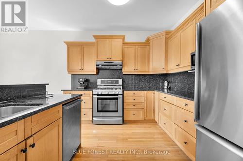 17 - 578 Mcgarrell Place, London, ON - Indoor Photo Showing Kitchen