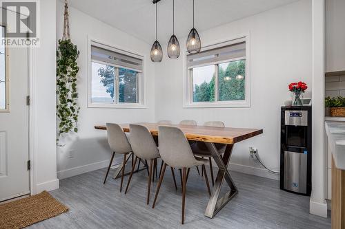 1709 15 Avenue, Vernon, BC - Indoor Photo Showing Dining Room