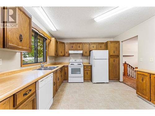 280 Prior Road N, Kelowna, BC - Indoor Photo Showing Kitchen With Double Sink