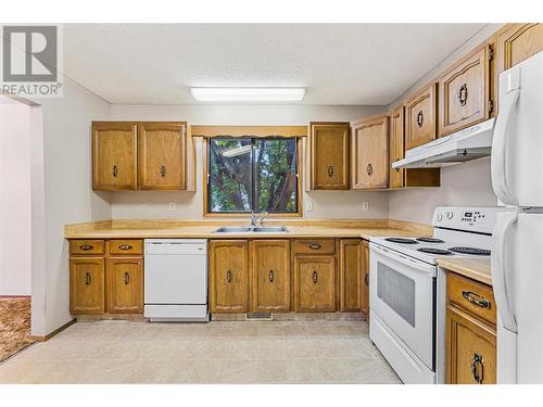 280 Prior Road N, Kelowna, BC - Indoor Photo Showing Kitchen With Double Sink