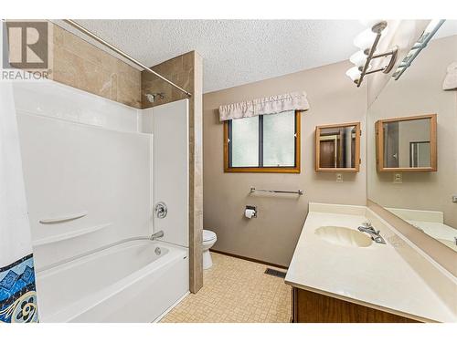 280 Prior Road N, Kelowna, BC - Indoor Photo Showing Bathroom