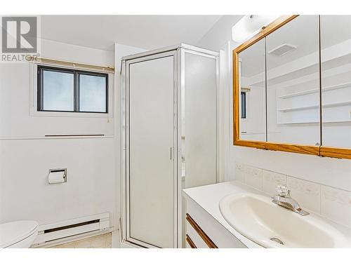 280 Prior Road N, Kelowna, BC - Indoor Photo Showing Bathroom