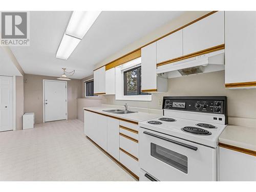 280 Prior Road N, Kelowna, BC - Indoor Photo Showing Kitchen With Double Sink