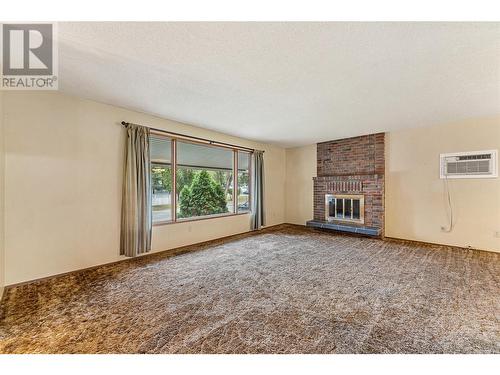 280 Prior Road N, Kelowna, BC - Indoor Photo Showing Living Room With Fireplace