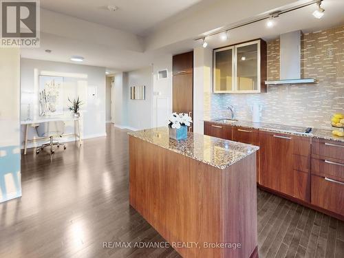 6008 - 14 York Street, Toronto, ON - Indoor Photo Showing Kitchen