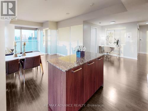 6008 - 14 York Street, Toronto, ON - Indoor Photo Showing Kitchen