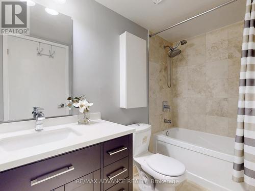 6008 - 14 York Street, Toronto, ON - Indoor Photo Showing Bathroom