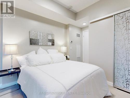 6008 - 14 York Street, Toronto, ON - Indoor Photo Showing Bedroom