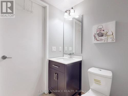 6008 - 14 York Street, Toronto, ON - Indoor Photo Showing Bathroom