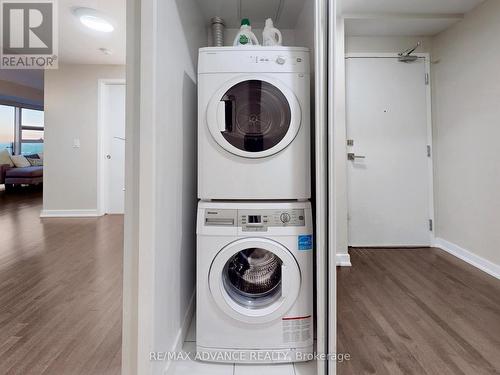 6008 - 14 York Street, Toronto, ON - Indoor Photo Showing Laundry Room