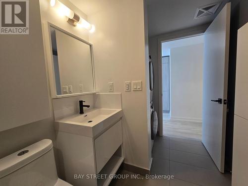 1304 - 2 Augusta Avenue, Toronto, ON - Indoor Photo Showing Bathroom