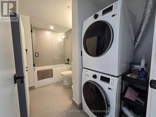 1304 - 2 Augusta Avenue, Toronto, ON - Indoor Photo Showing Laundry Room