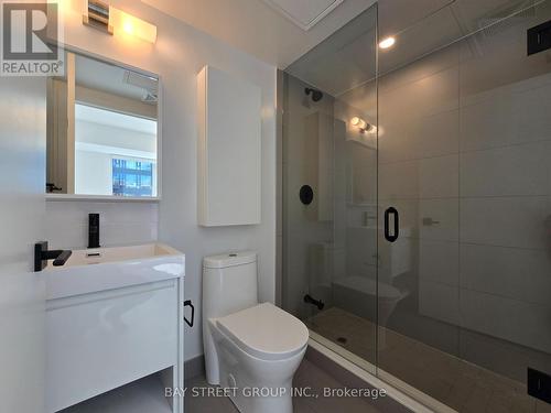 1304 - 2 Augusta Avenue, Toronto, ON - Indoor Photo Showing Bathroom