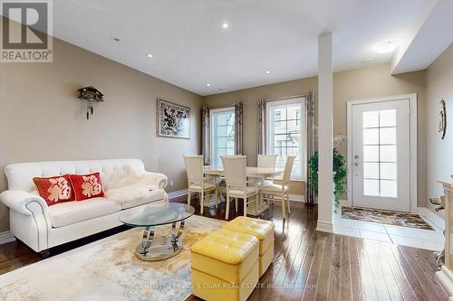 15 - 40 Hargrave Lane, Toronto, ON - Indoor Photo Showing Living Room