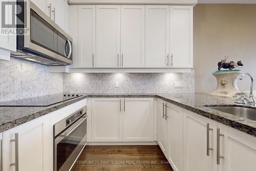 15 - 40 Hargrave Lane, Toronto, ON - Indoor Photo Showing Kitchen With Upgraded Kitchen