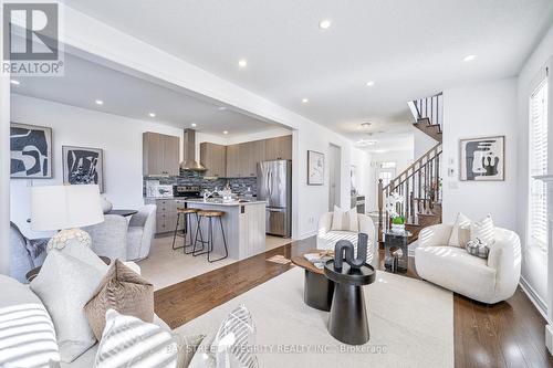 2 Cobb Street, Aurora, ON - Indoor Photo Showing Living Room