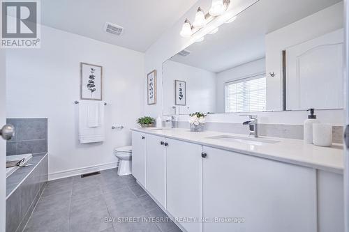 2 Cobb Street, Aurora, ON - Indoor Photo Showing Bathroom