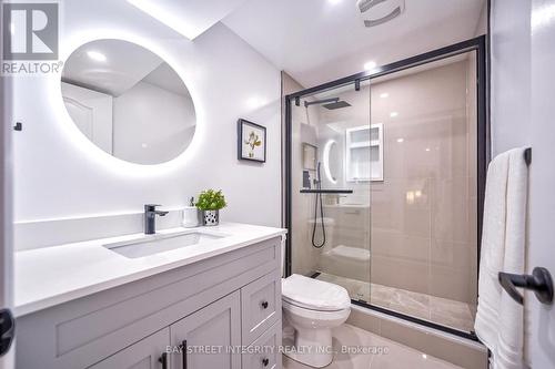 2 Cobb Street, Aurora, ON - Indoor Photo Showing Bathroom