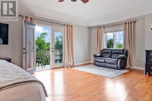 13 Bridle Trail, Springwater, ON - Indoor Photo Showing Living Room