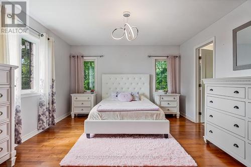 13 Bridle Trail, Springwater, ON - Indoor Photo Showing Bedroom