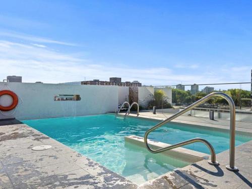 Pool - 409-1575 Rue Gareau, Montréal (Ville-Marie), QC - Outdoor With In Ground Pool With View