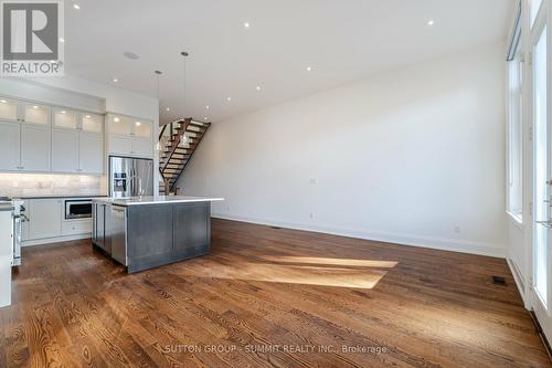 119B Hillside Avenue, Toronto, ON - Indoor Photo Showing Kitchen With Upgraded Kitchen