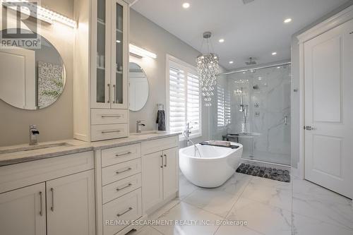 4 Lockman Drive, Hamilton, ON - Indoor Photo Showing Bathroom