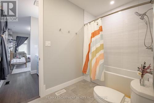 4 Lockman Drive, Hamilton, ON - Indoor Photo Showing Bathroom